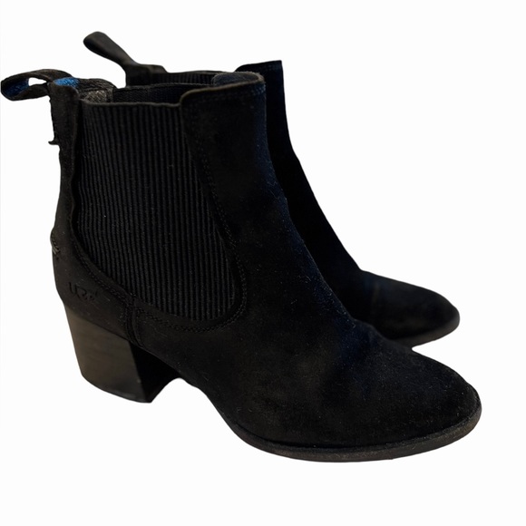 UGG Faye Chelsea Black Suede Heeled Women’s Ankle Boot Size 9 - Picture 2 of 5